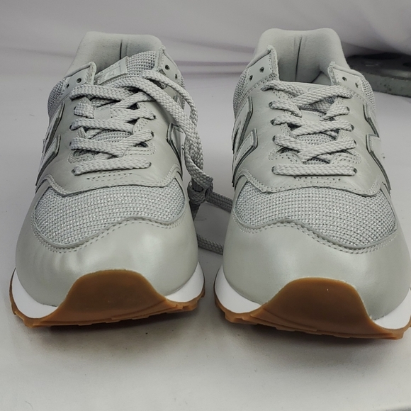 New Balance - Picture 2 of 5